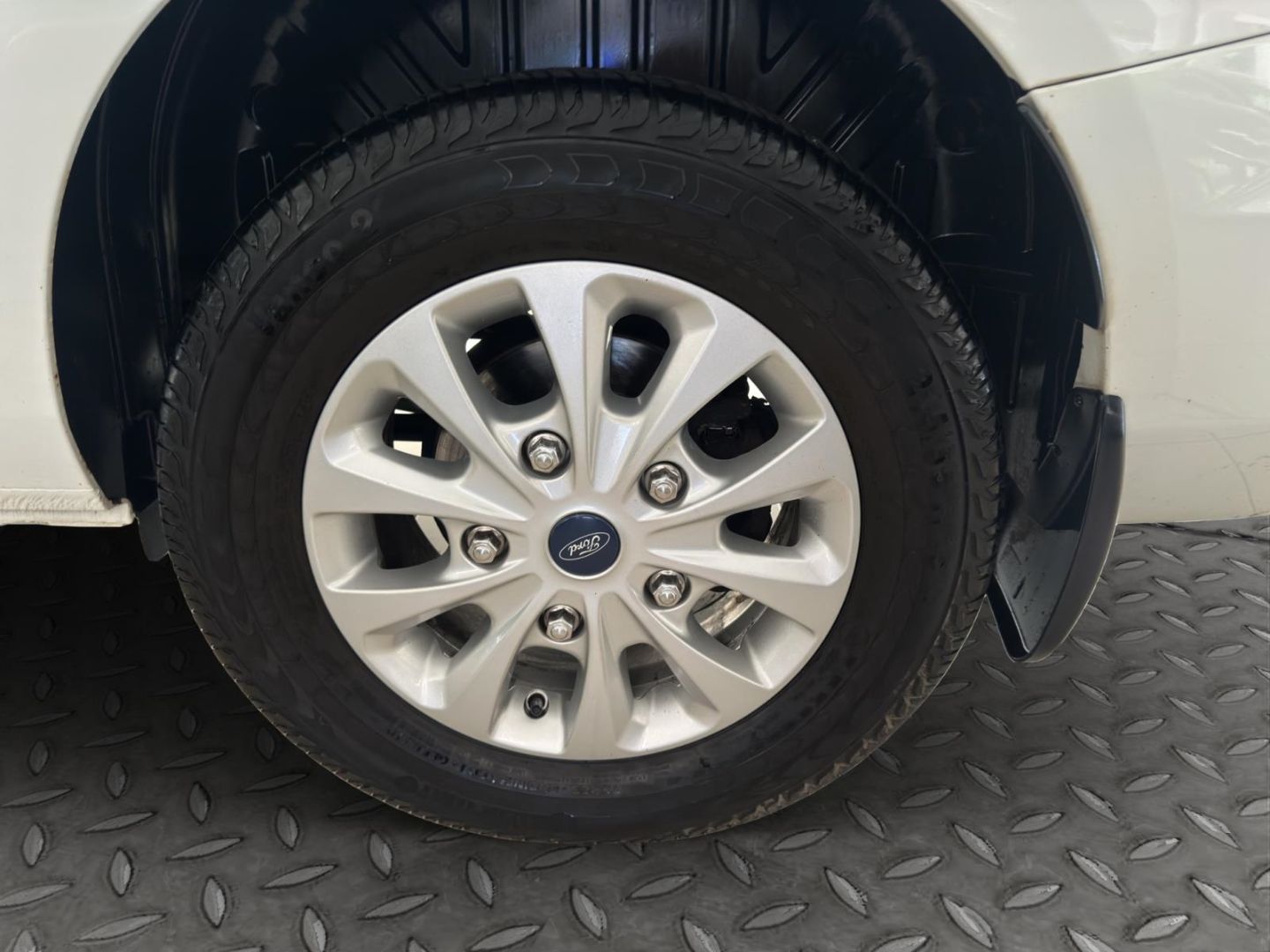 Fahrzeugabbildung Ford Tourneo Custom Transit Kombi 320 L2 Titanium