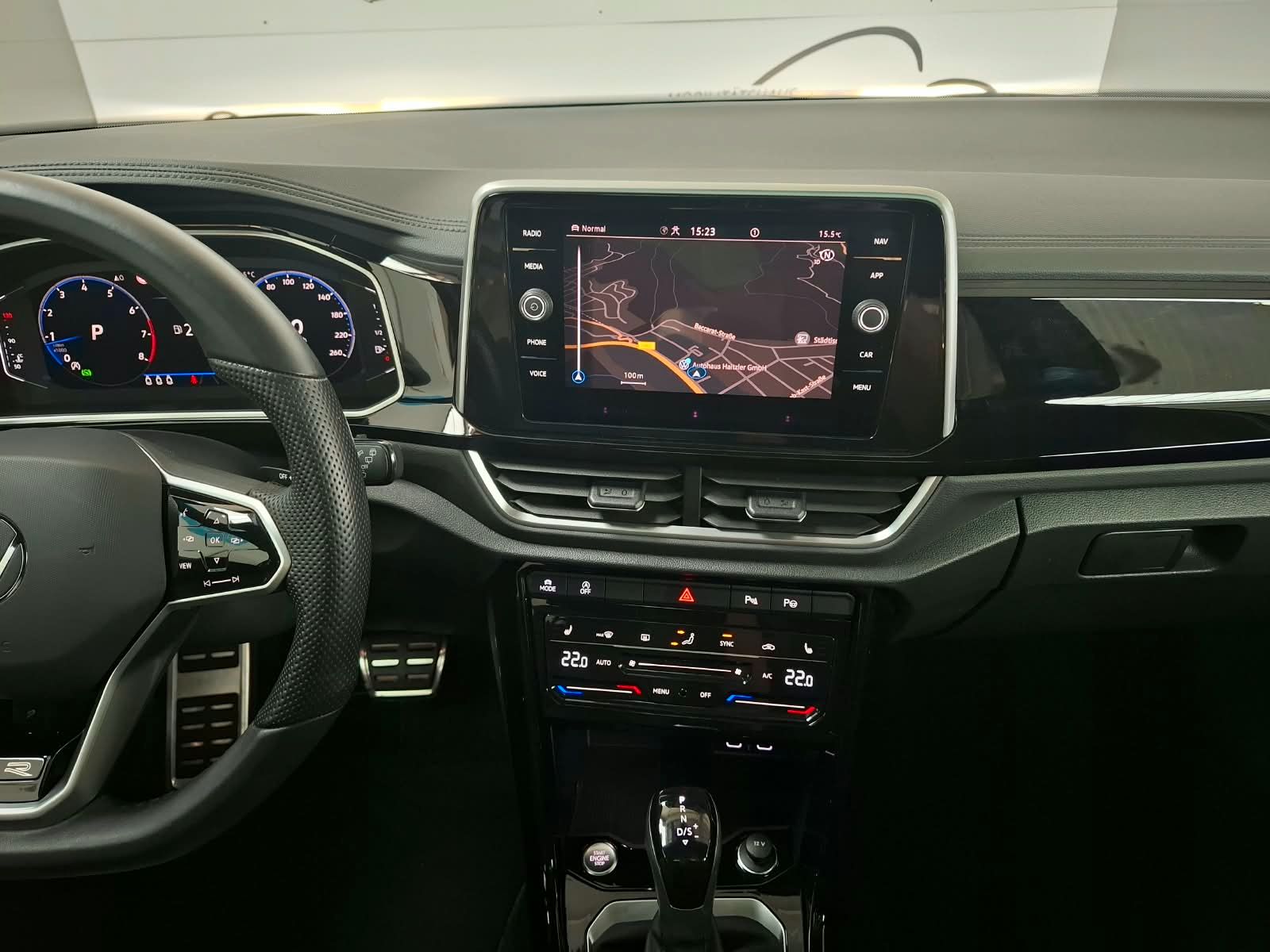 Fahrzeugabbildung Volkswagen T-Roc R-Line 1.5TSI DSG +AHK +IQ.Light +Panorama
