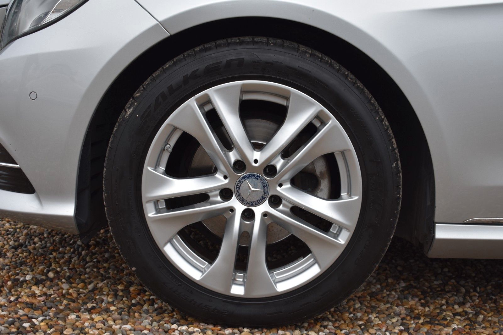 Fahrzeugabbildung Mercedes-Benz E 220 E T-Modell E 220 CDI BlueEfficiency