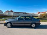 BMW E36 316i Automatik  Oldtimer in Neuwag... - BMW 316 Limousine 316i e36 mit Benzin-Antrieb