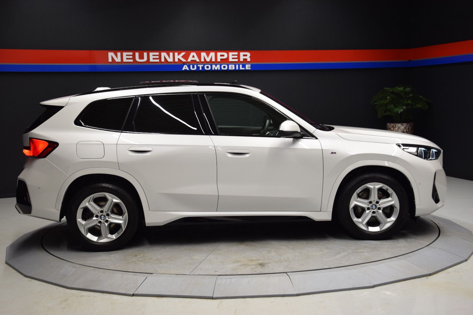 Fahrzeugabbildung BMW X1 20d xDrive M Sport Pano HuD ACC h/k Memory