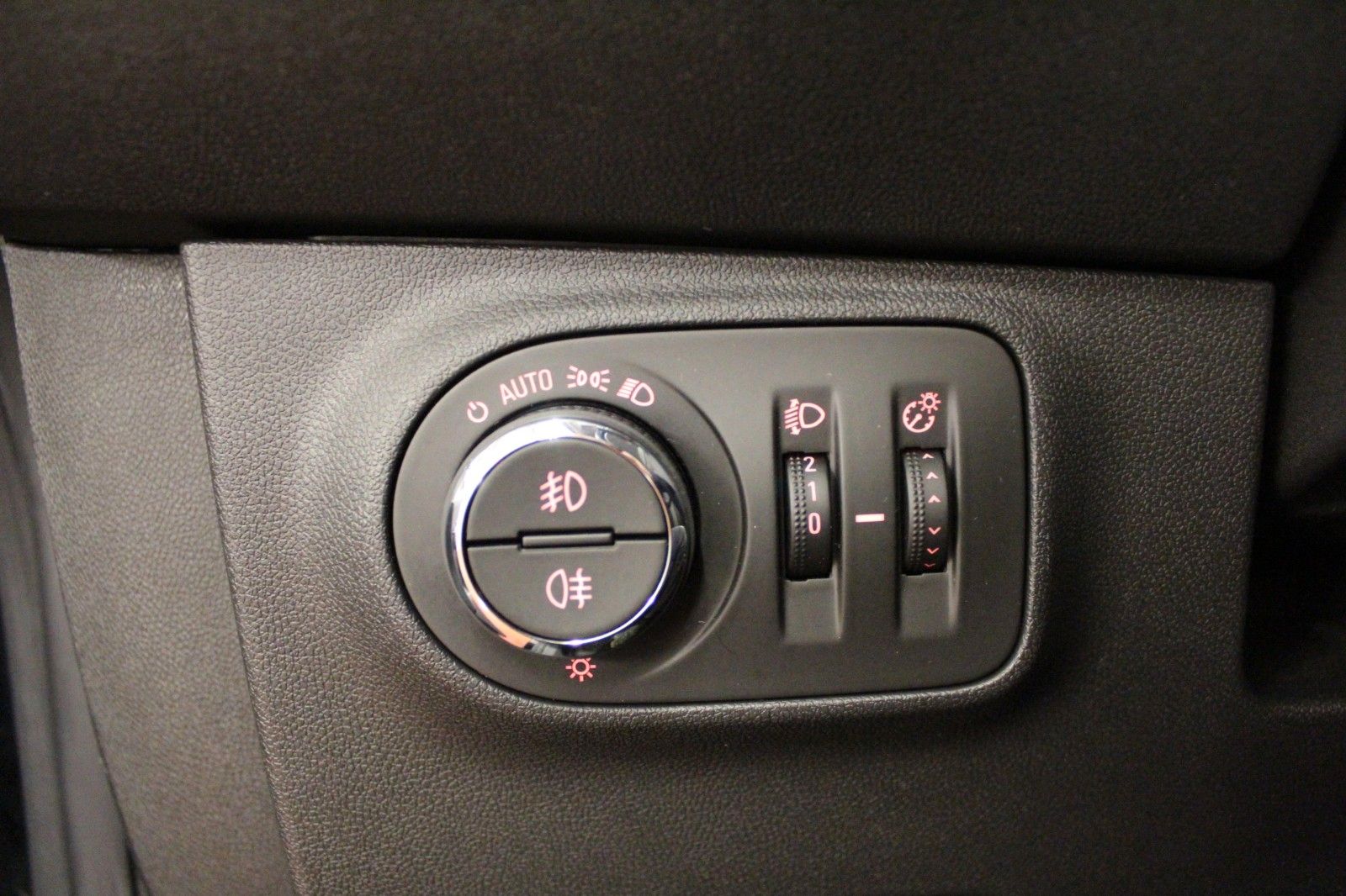 Fahrzeugabbildung Opel Corsa E 1.4 Active Winterpaket*AHK