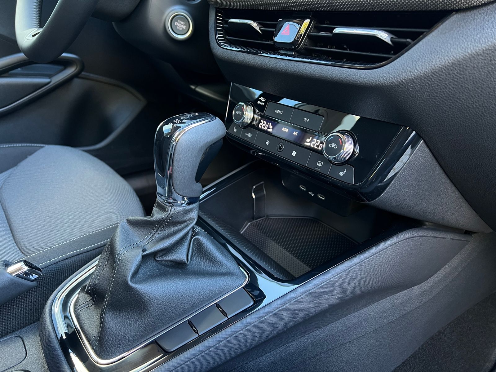 Fahrzeugabbildung SKODA Fabia Selection 1.0 TSI DSG *LED, ACC, 15'-LM*