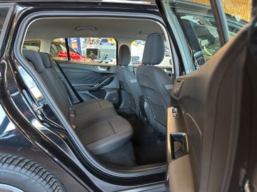 Ford Focus *1.HAND*19%*LED*LKHZ*SPORT*CARPLAY*TEMPO