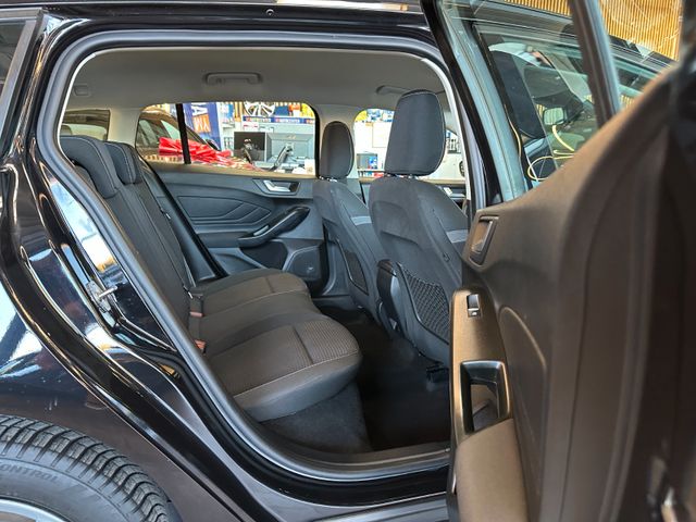 Ford Focus *1.HAND*19%*LED*LKHZ*SPORT*CARPLAY*TEMPO