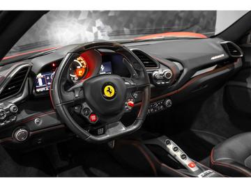 2015 Ferrari 488 GTB 照片 9