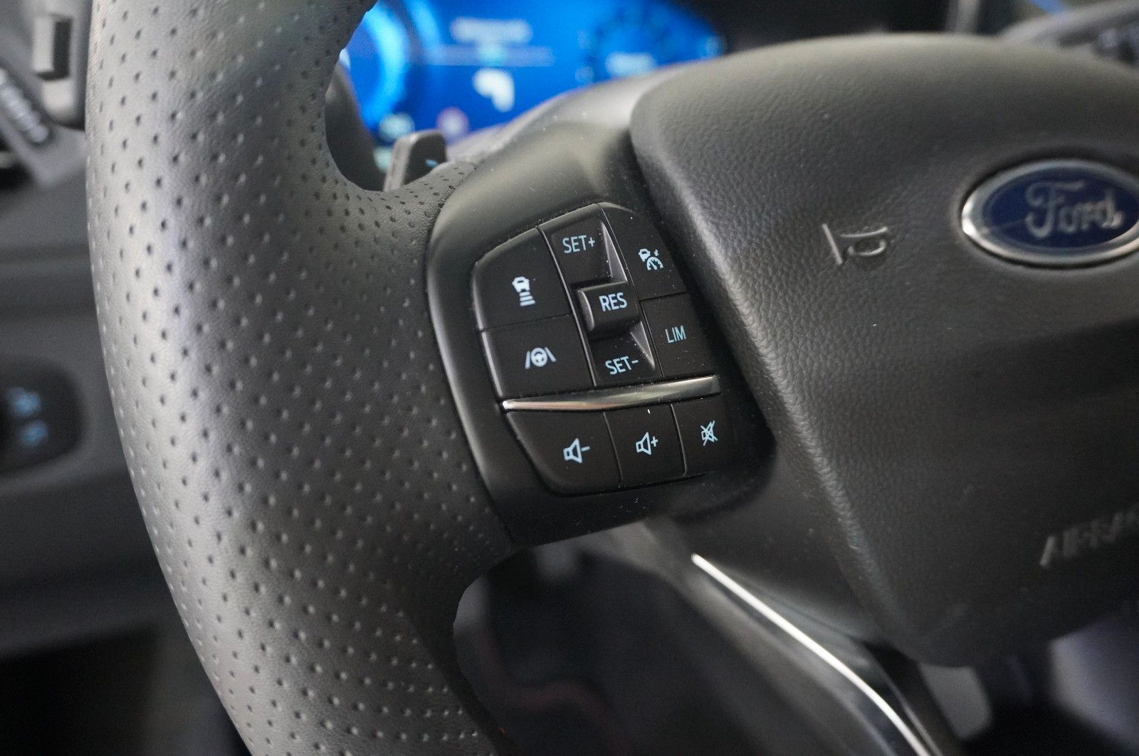 Fahrzeugabbildung Ford Focus Turnier 1.0 ST-LINE X NAVI/LED/KAMERA/DAB+