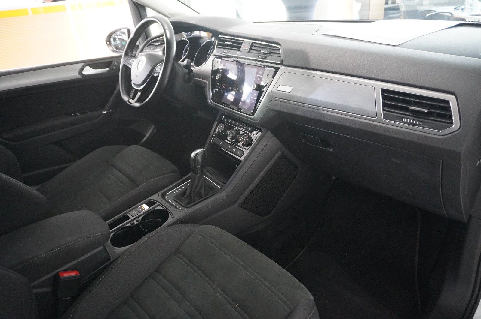Fahrzeugabbildung Volkswagen Touran 2.0 TDI COMFORTLINE DSG NAVI/SH/ACC/DAB+