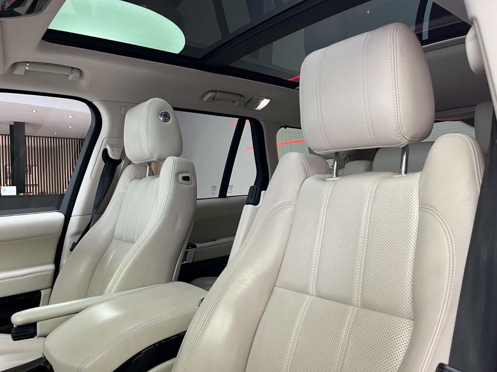 Fahrzeugabbildung Land Rover Range Rover Vogue 4.4 SDV8*Pano*AHK*