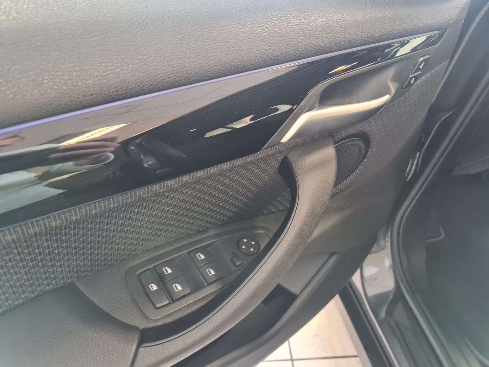 Fahrzeugabbildung BMW X2 sDrive 18 d / KAMERA / NAVI / LED