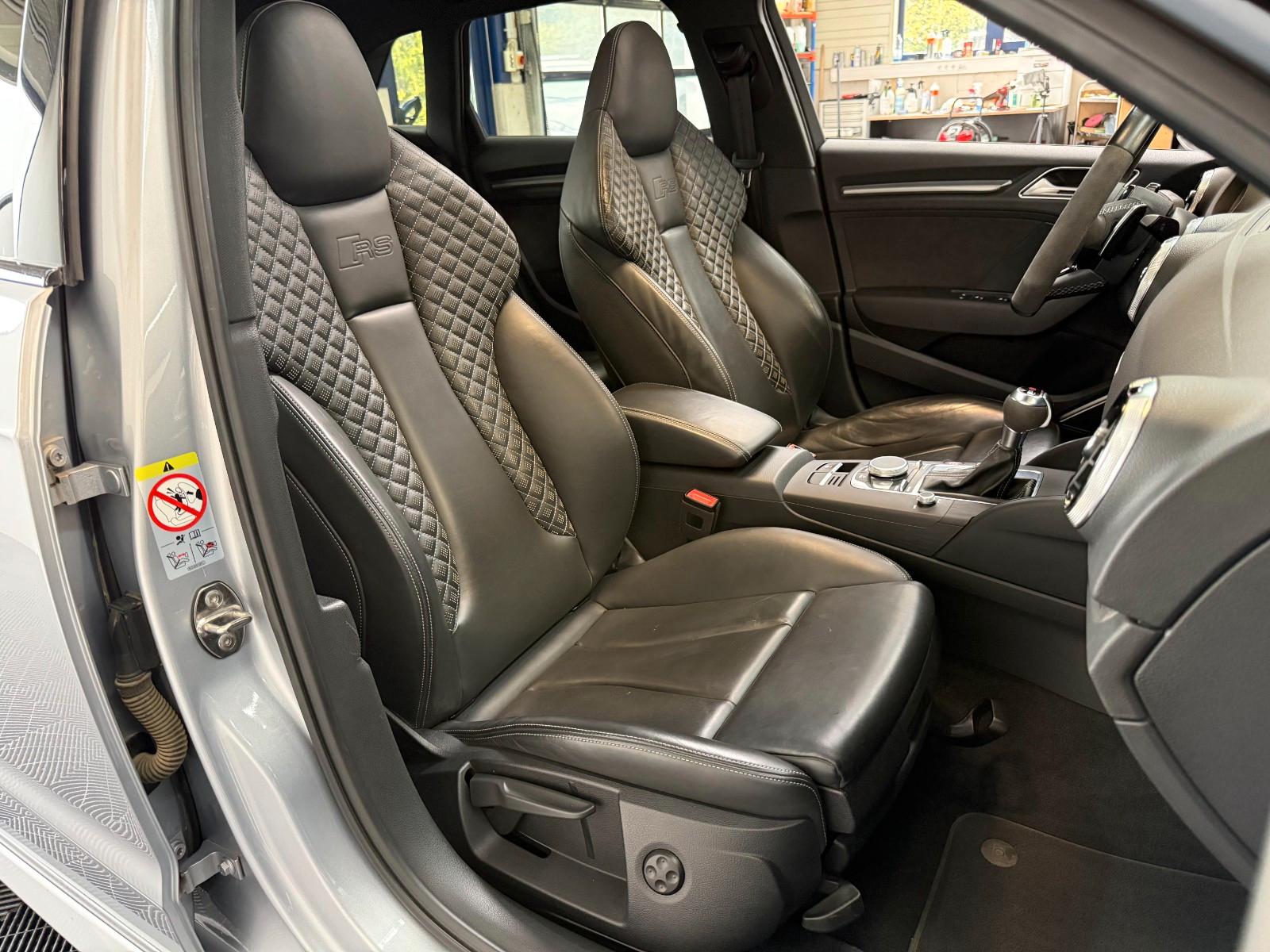 Audi RS 3 Sportback 2.5 TFSI Quattro*SCHALE*PANO*KAME