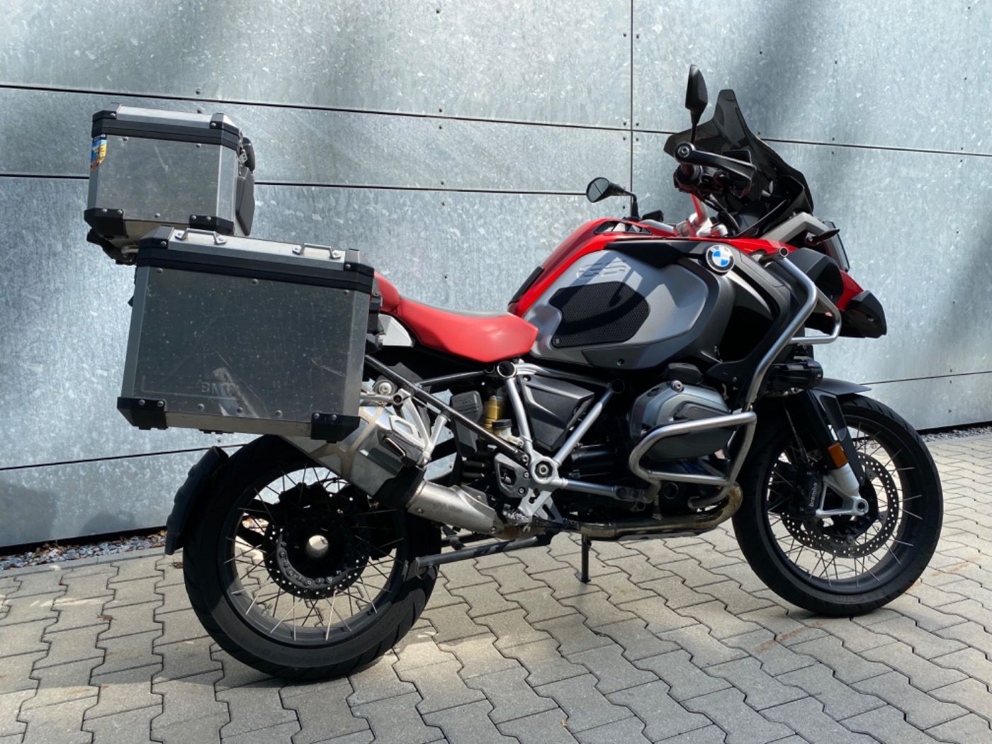 Fahrzeugabbildung BMW R 1200 GS Adventure 3 Pakete Connectivity Seiten