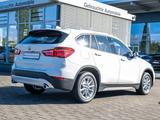 BMW X1 sDrive18d PANO RFK PDC V+H DAB Parkass. LM - gebrauchte BMW X1 aus dem Jahr 2022