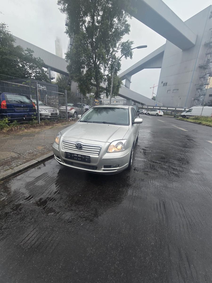 Toyota Avensis 1.8 Style