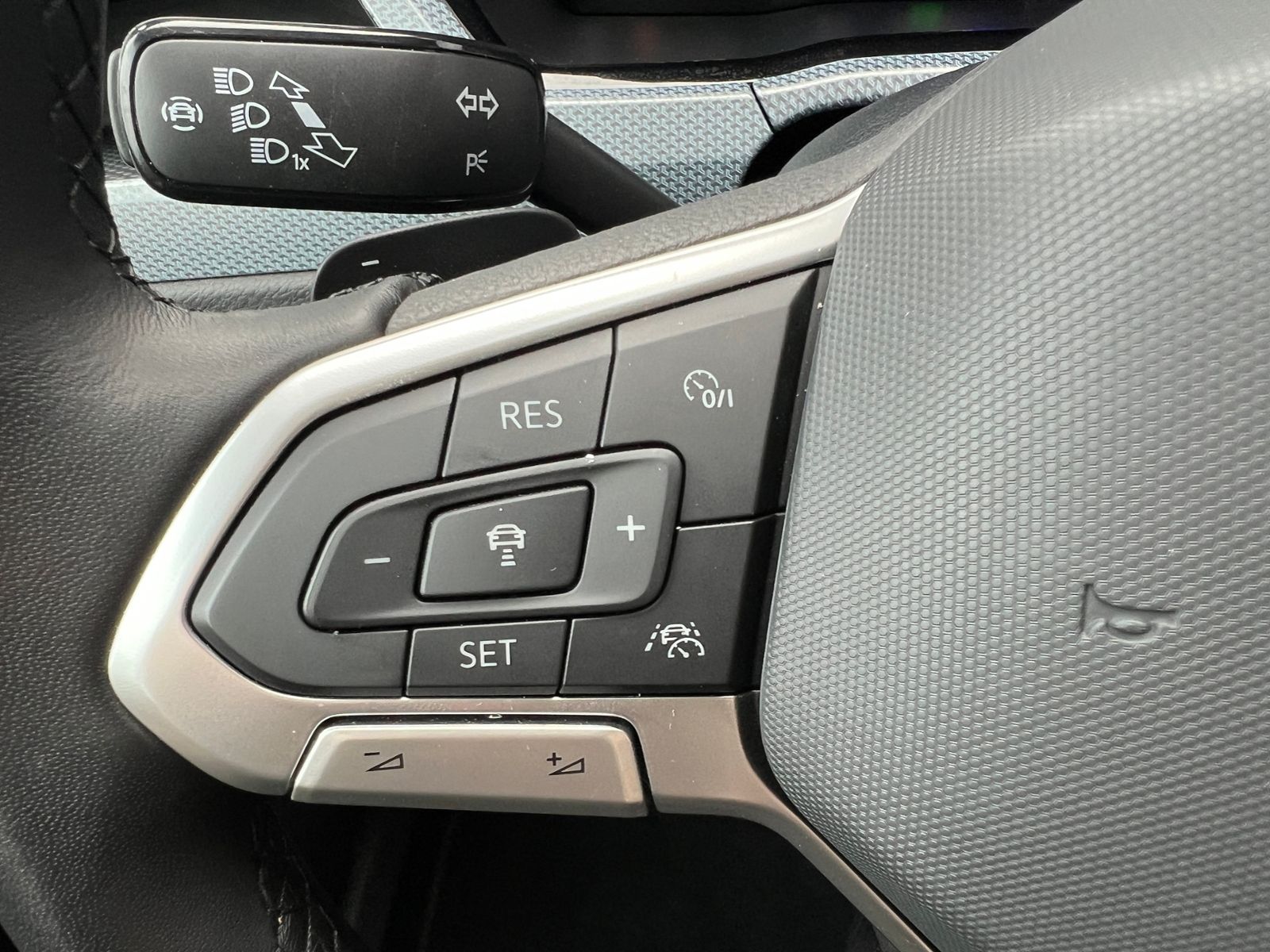 Fahrzeugabbildung Volkswagen Touran Comfortline 2.0 TDI DSG *R-Line Ext., AHK