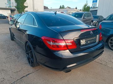 Mercedes E 200 - 4