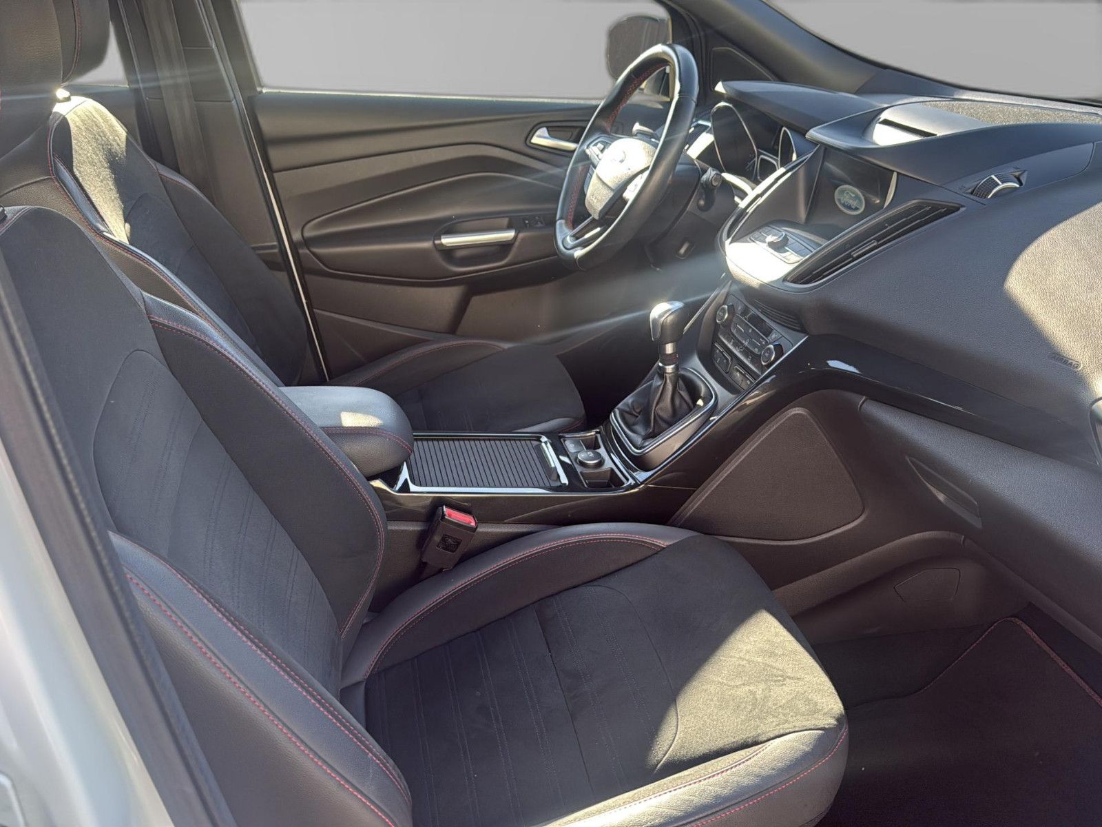 Fahrzeugabbildung Ford Kuga ST-Line/ AHK/ 1. Hand/