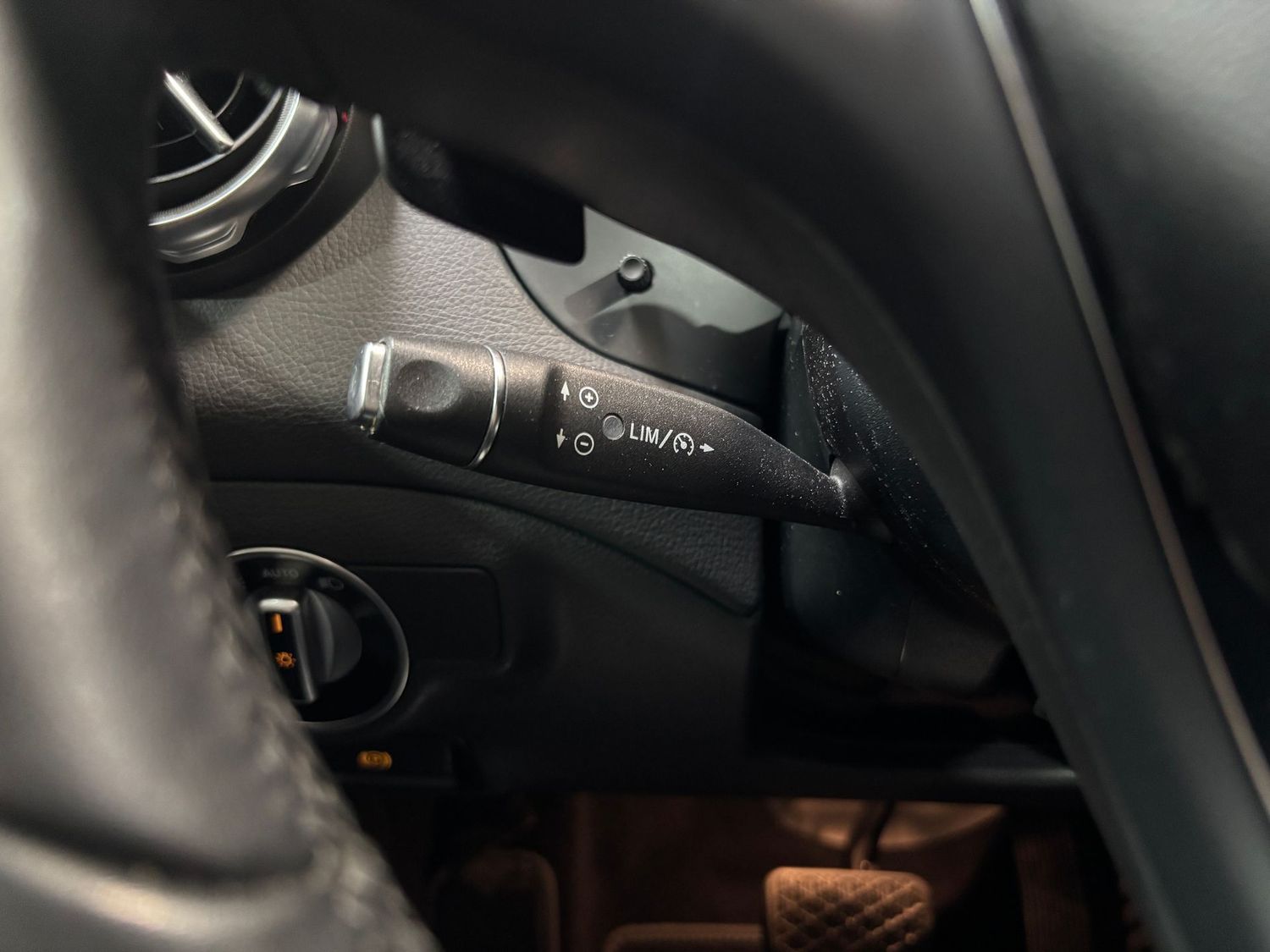 Fahrzeugabbildung Mercedes-Benz GLA 220 4 Matic#Klima#Navi#PDC