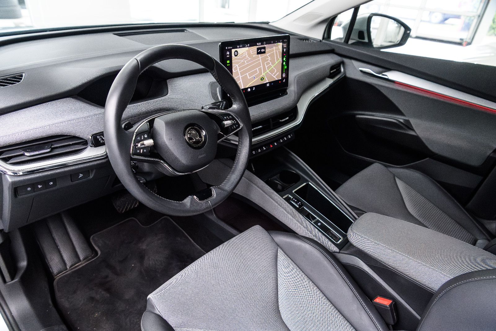 Fahrzeugabbildung SKODA Enyaq 60 Loft MATRIX-LED+RFK+NAVI+KEYLESS+SZH