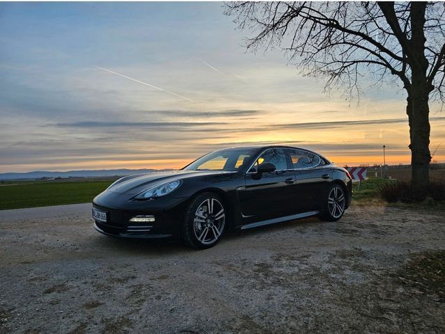 Porsche Panamera 4S  Chrono Scheckheftgepflegt im Pz