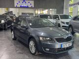 Skoda Octavia 1,8TSI*Amb.*4x4*DSG*Navi*Ahk*Xenon*1.Hd - Skoda Octavia mit Benzin-Antrieb: Allradantrieb, Kombi, Euro4