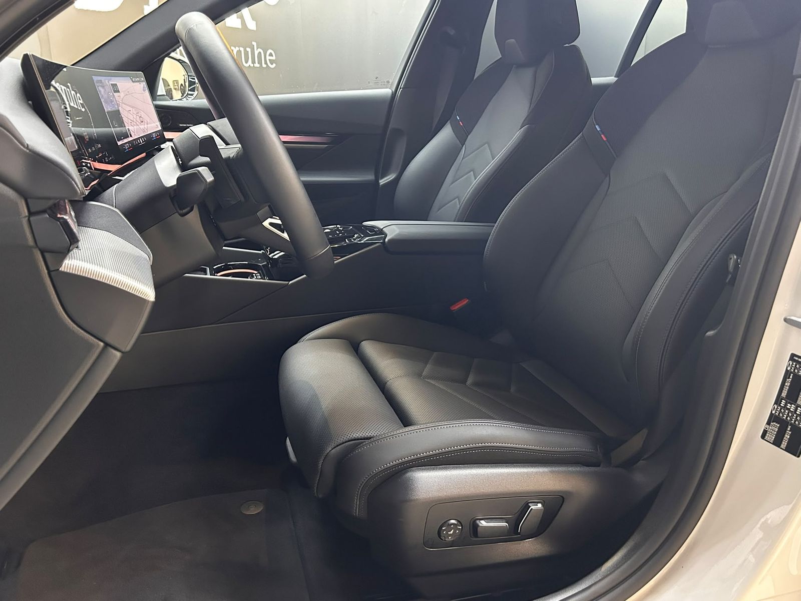 Fahrzeugabbildung BMW 520 T Sport Aut M PAKET+SCHADO+HEAD+H&K+360+AHK+