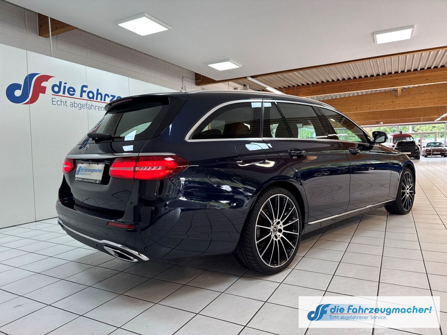 Fahrzeugabbildung Mercedes-Benz E 400 4Matic EU6d-T Luftfederung AD Niveau Navi