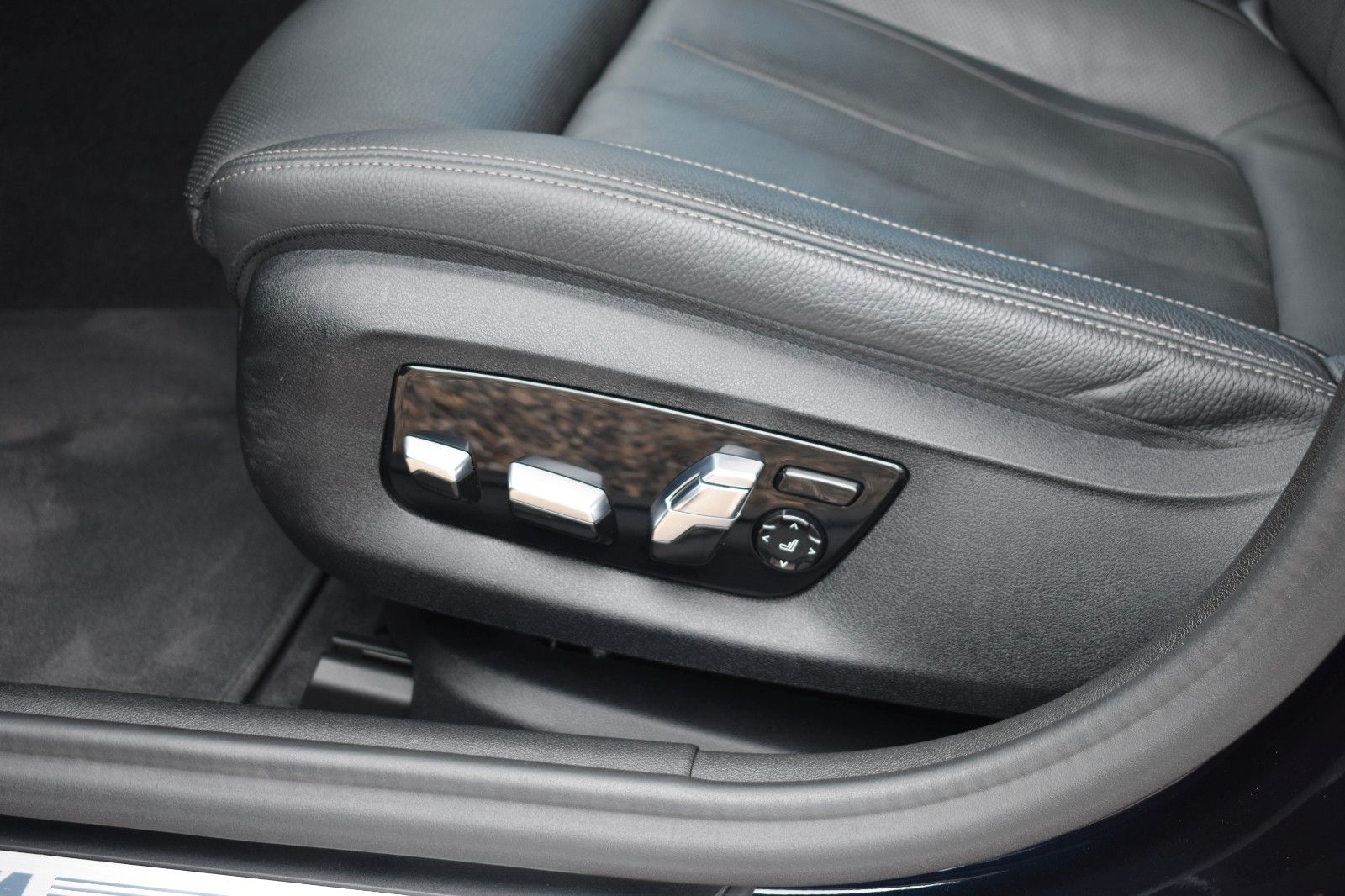 Fahrzeugabbildung BMW 530d Touring xDrive M Sport HUD H&K Pano Integra