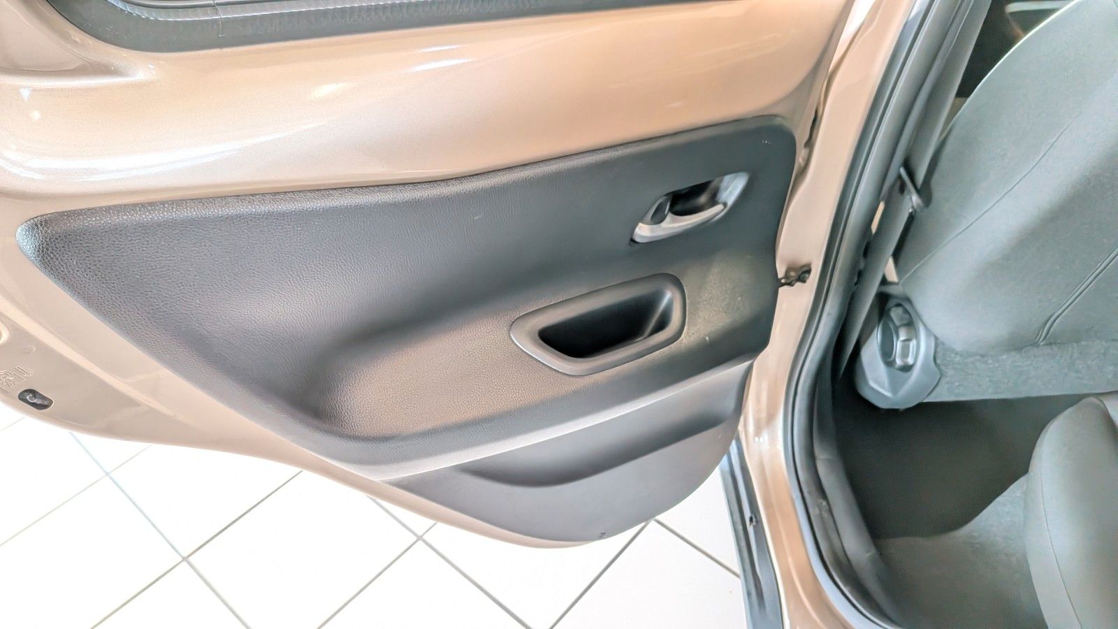 Fahrzeugabbildung Toyota Aygo X Pulse inkl. Rückfahrkamera