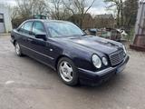 Mercedes-Benz Mercedes Benz E220 Diesel W210 Avantgarde - Mercedes-Benz 210 d