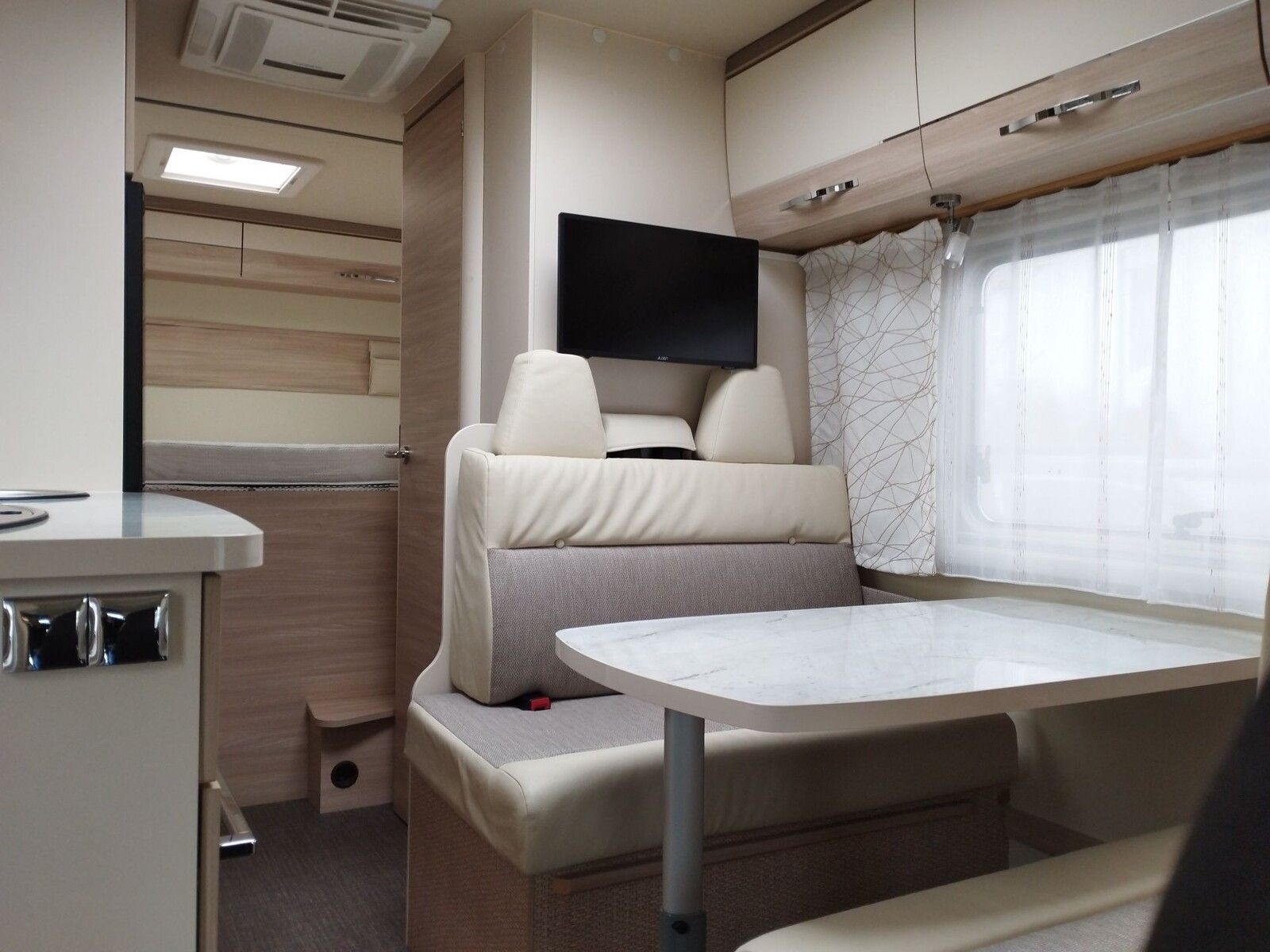 Fahrzeugabbildung Eura Mobil Activa One 690 HB SAT,TV,Markise,Dachklimaanlage