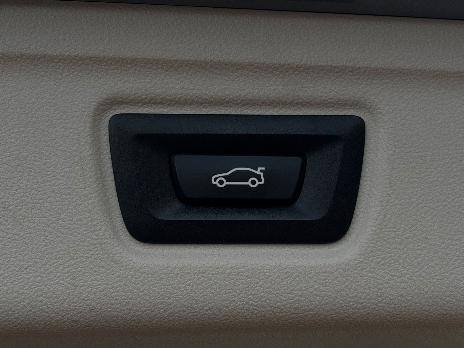 Fahrzeugabbildung BMW 330e Touring ACC HuD HiFi CAM 3Z-Klima CarPlay