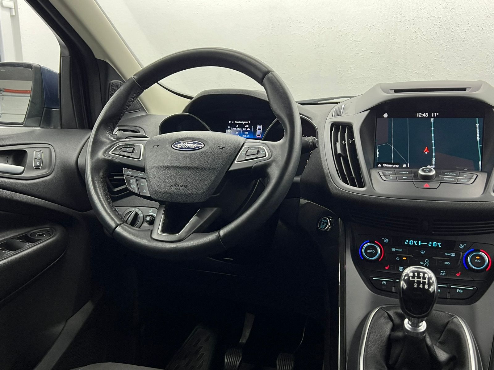 Fahrzeugabbildung Ford Kuga Titanium/NAVI/2-ZONEN/KAMERA/2.HAND