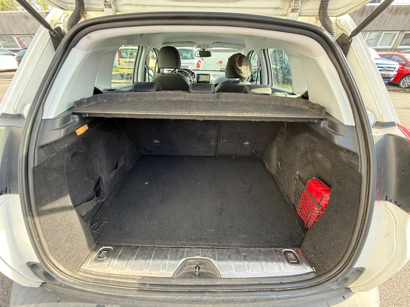 Peugeot 2008 2015 — photo 17