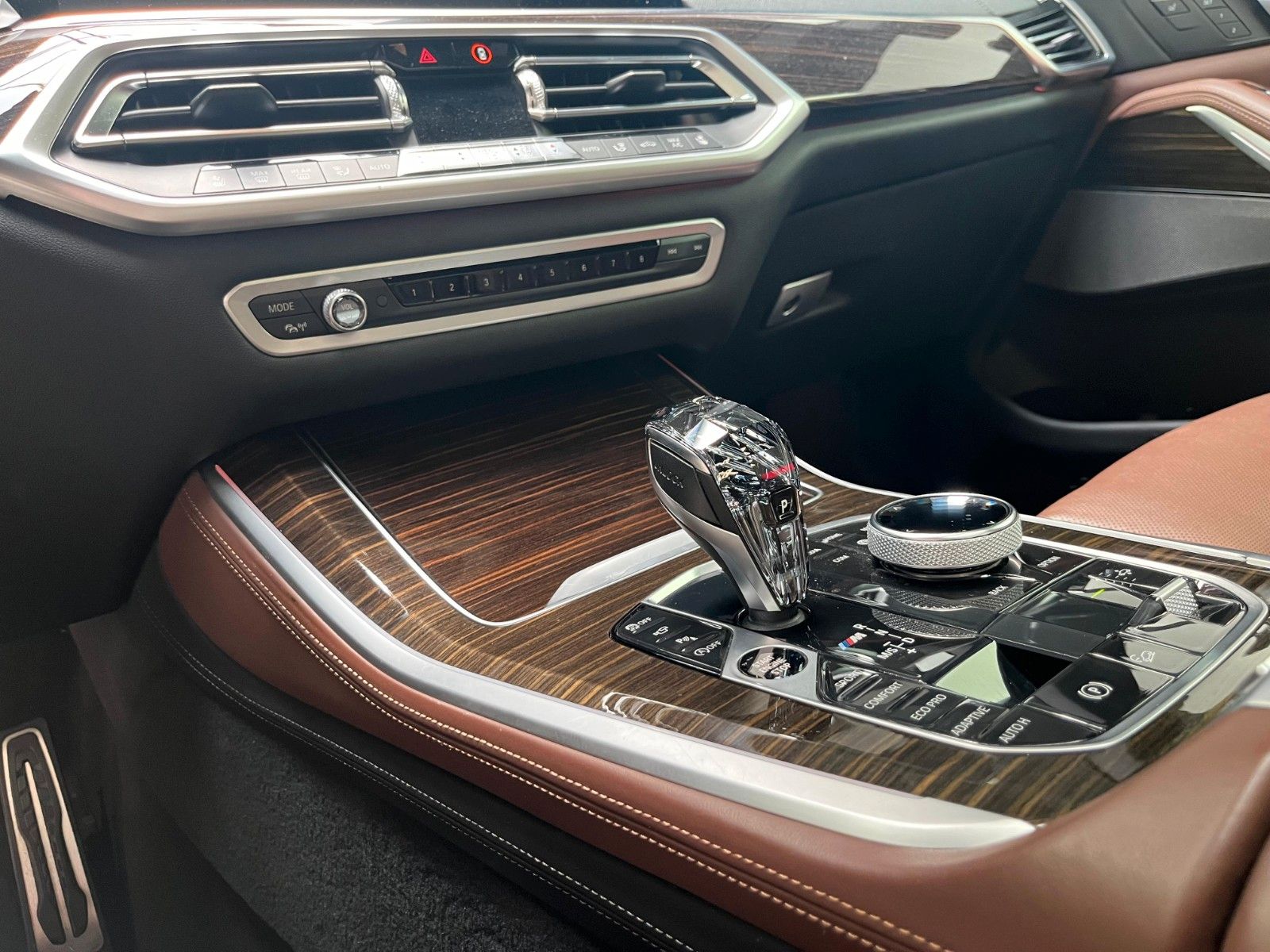 Fahrzeugabbildung BMW X5 M50d*Laser*Sky*360°*HUD*Luft*22"*Soft*AHK*