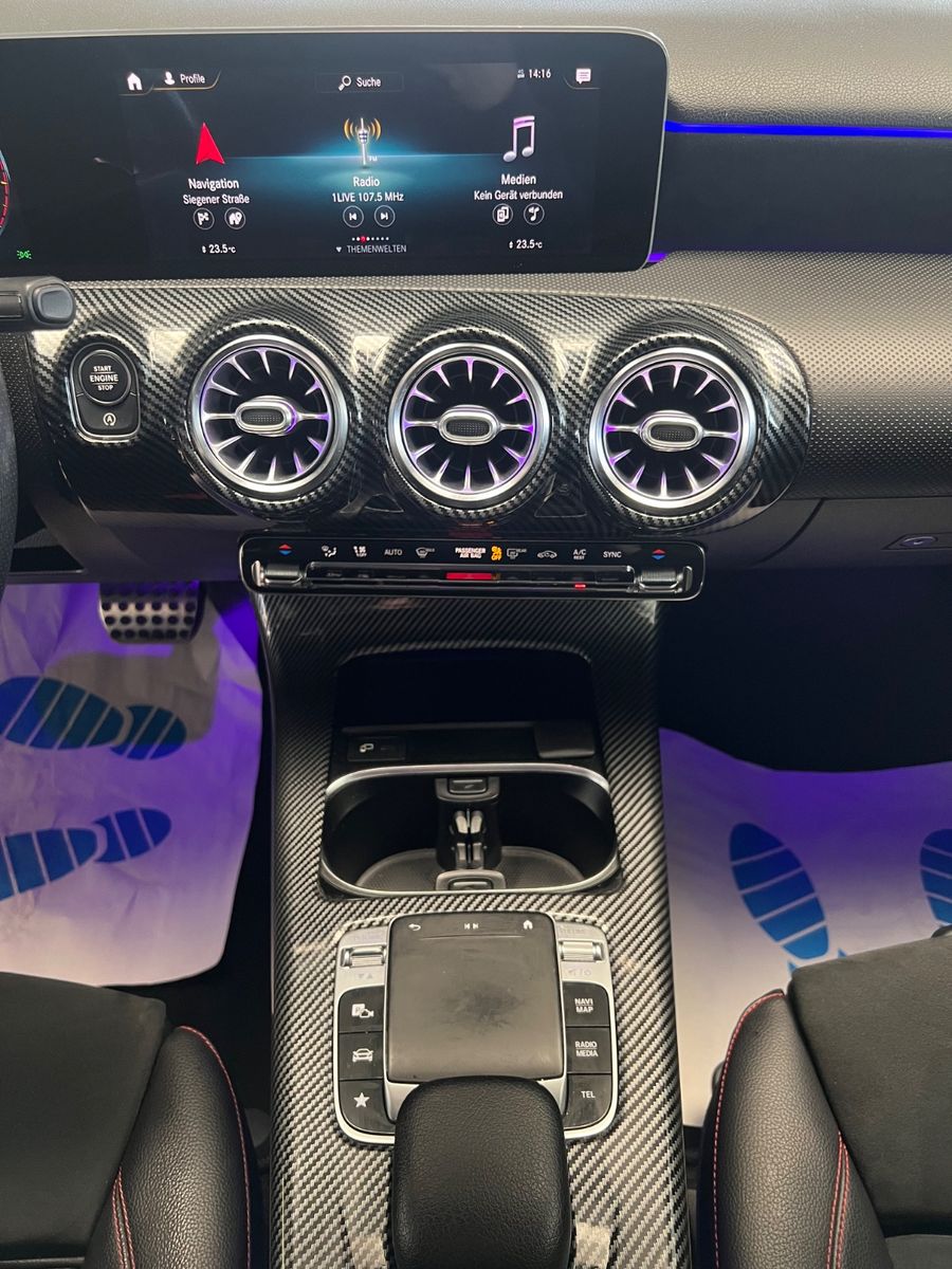 Fahrzeugabbildung Mercedes-Benz A 200 Limousine AMG LINE *PANORAMADACH*CARBON*