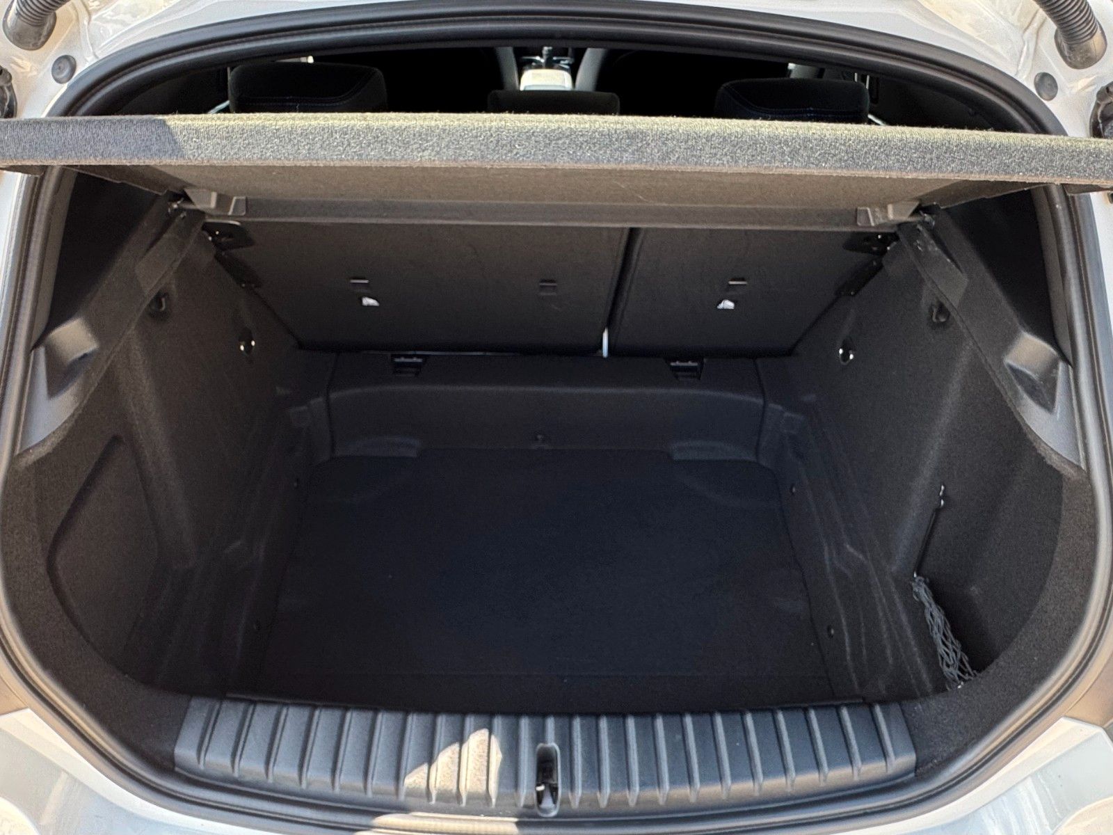 Fahrzeugabbildung BMW 118i F40 M Sport LED PDC Temp HiFi Navi LCProf.