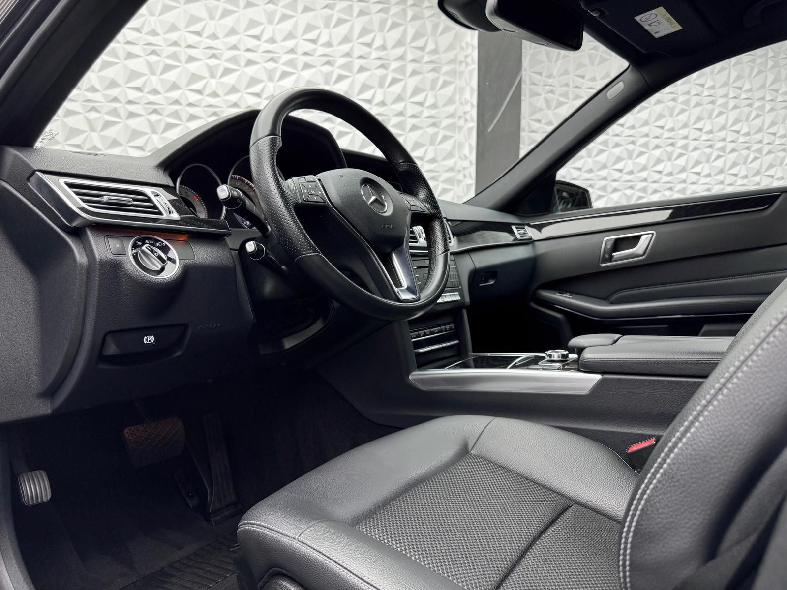 Fahrzeugabbildung Mercedes-Benz E 220d AVANTGARDE/AHK/ILS+/OZ-RACING/PDC/NAV/LED