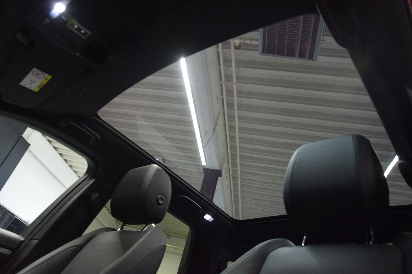 Fahrzeugabbildung Land Rover Discovery Sport Dynamic SE AWD Pano ACC Memory