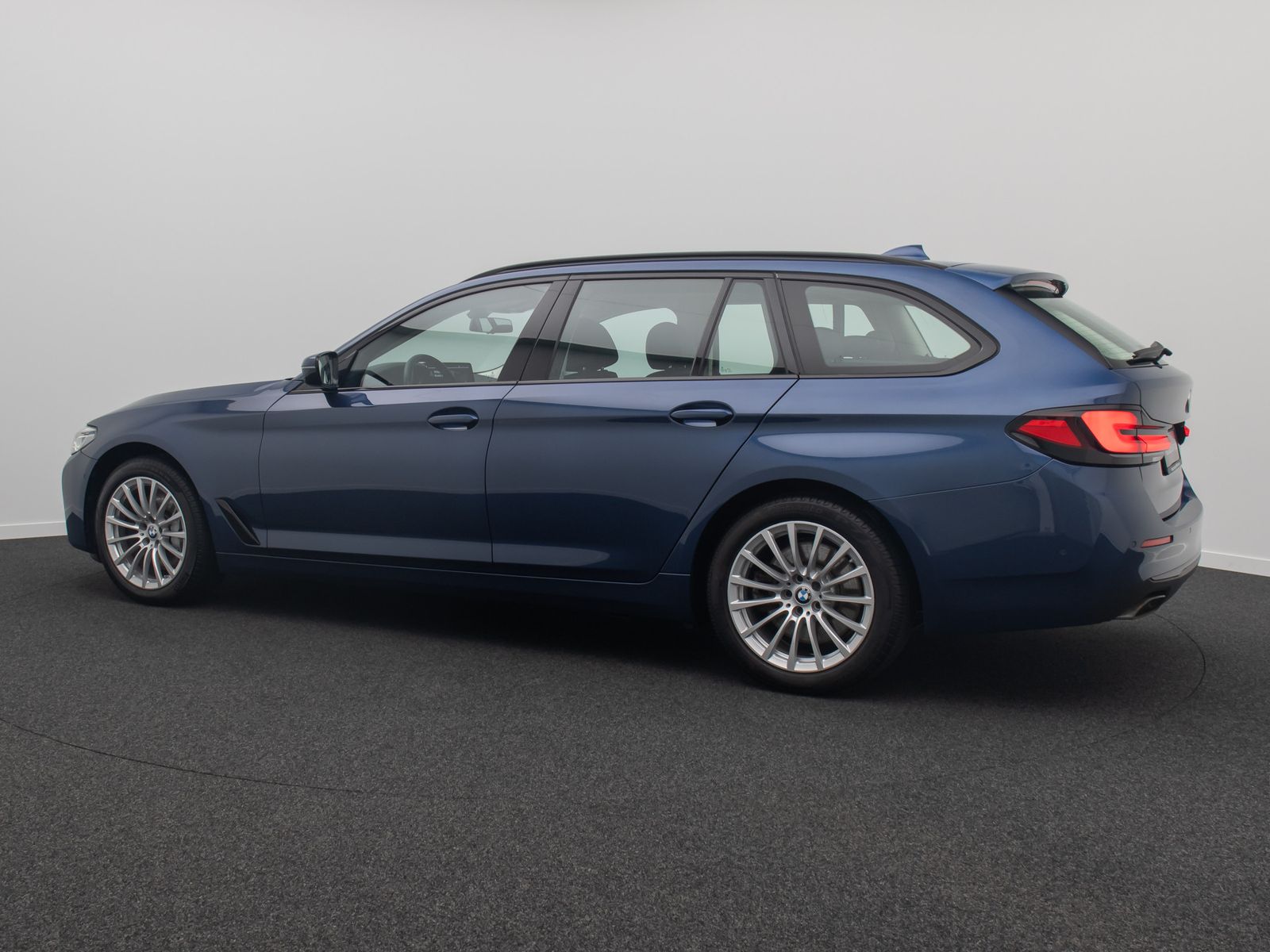Fahrzeugabbildung BMW 540d xD Panorama Kamera DAB HiFi Lenkrhzg Sport