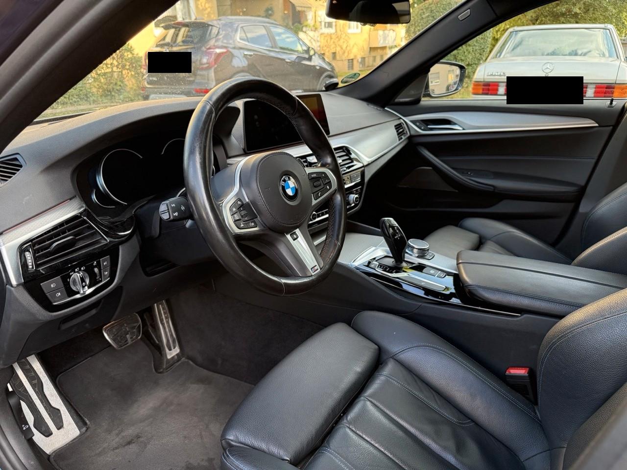 BMW 530d xDrive Touring M PAKET PANO CARPLAY HUD