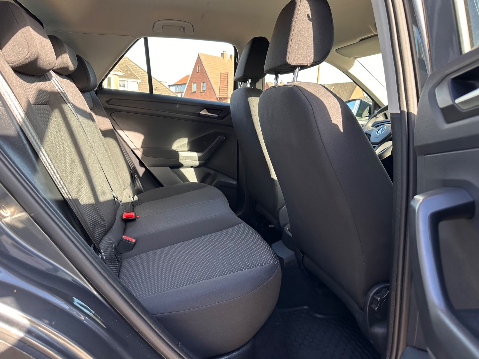 Fahrzeugabbildung Volkswagen T-Roc 1.0 TSI AHK/Navi/APP/PDC/GJR/LM 16"