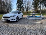 Ford Focus Turnier ST-Line 8-Fach AT-Motor bei 107tkm - Ford Focus: Weiß, ST