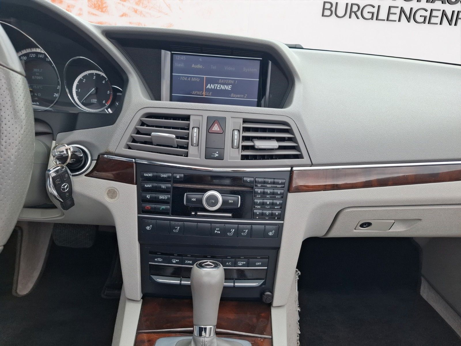 Fahrzeugabbildung Mercedes-Benz E 220 E -Klasse Cabrio E 220 CDI BlueEfficiency