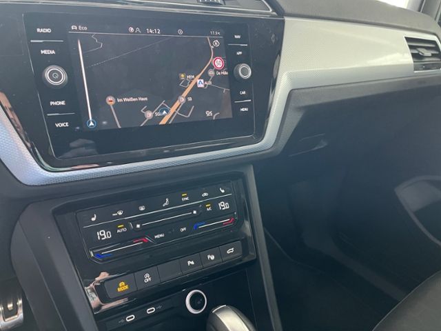 Fahrzeugabbildung Volkswagen Touran 1.5 TSI DSG GOAL LED AHK NAV 7-SITZE