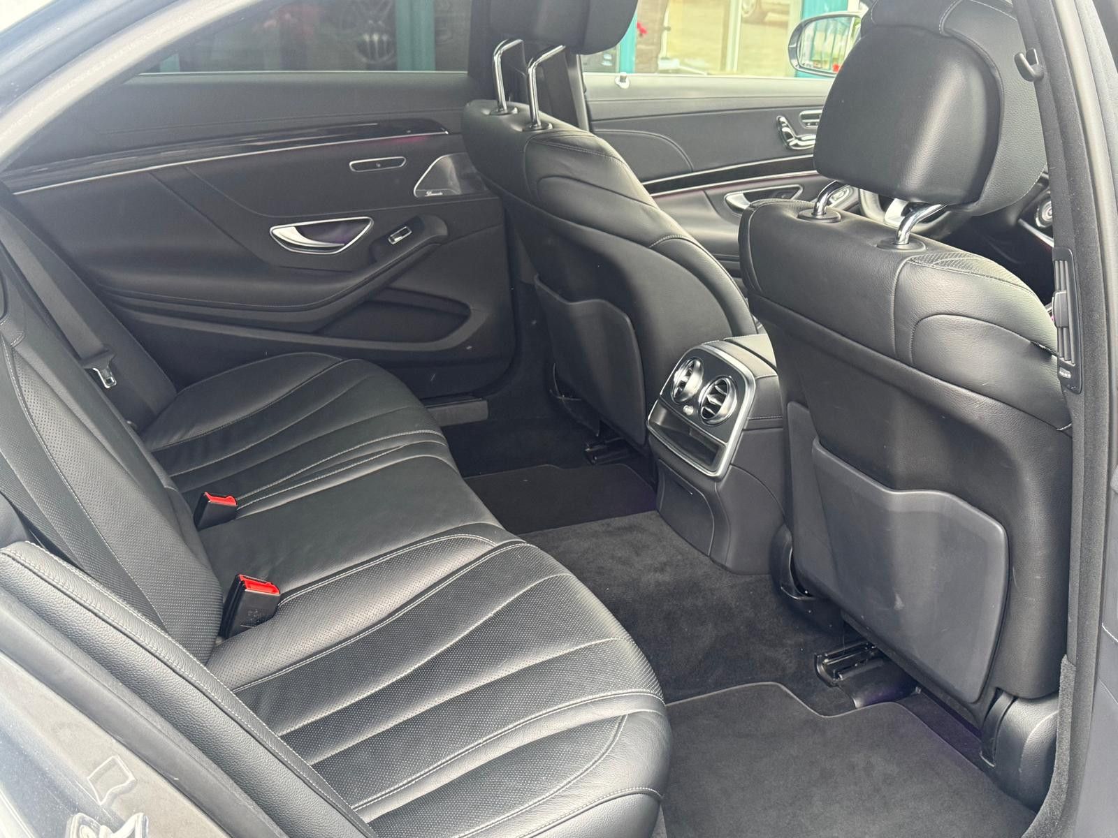 Fahrzeugabbildung Mercedes-Benz S 560 e L AMG-LINE+MEMO+LED+BURM+360°+HEAD-UP+