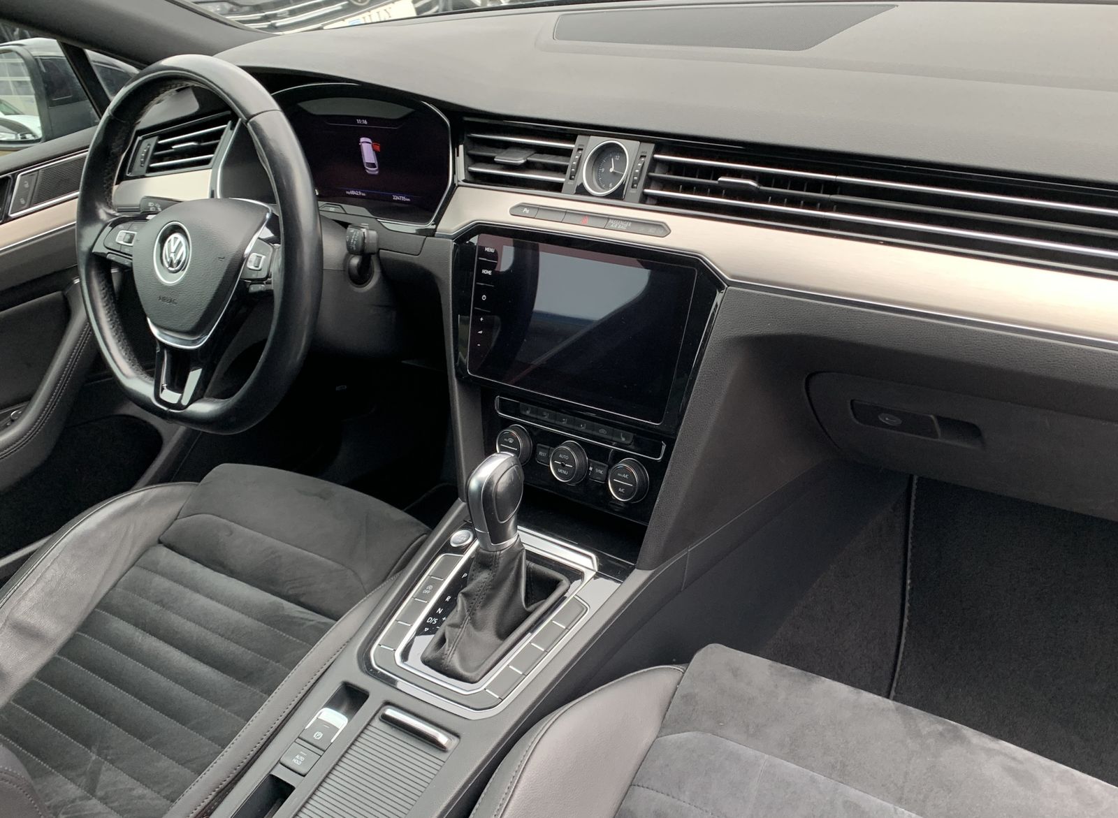 Fahrzeugabbildung Volkswagen Passat Variant 2.0 TDI*Highline*LED-Matrix*Pano*