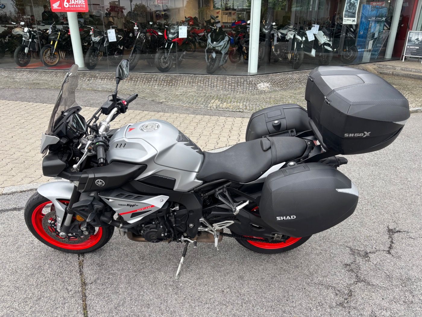 Fahrzeugabbildung Yamaha MT 10 Topcase, Seitenkoffer