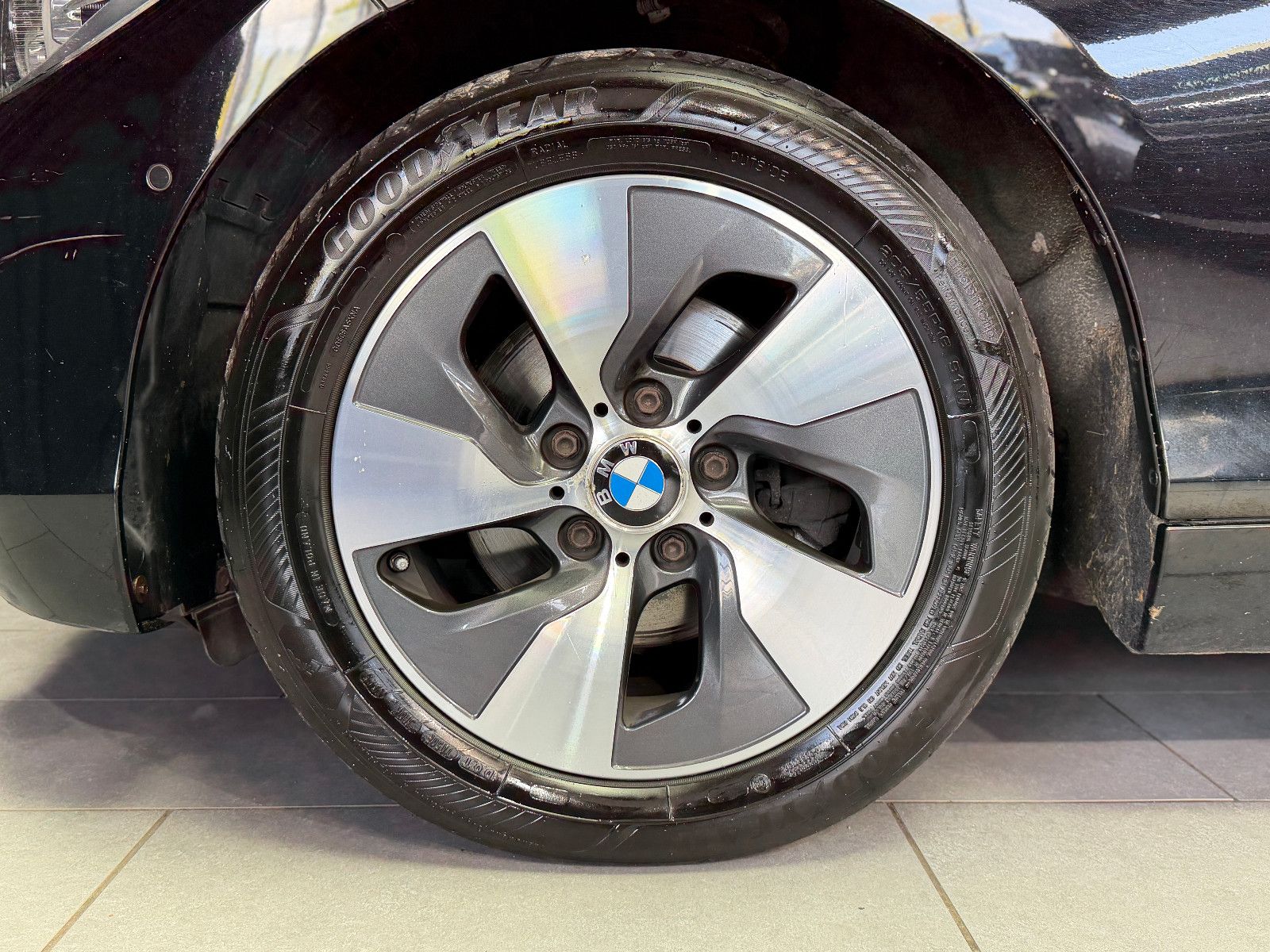Fahrzeugabbildung BMW 120d xDrive Advantage|AUTOMATIK|HIFI|PDC|PANO|NA