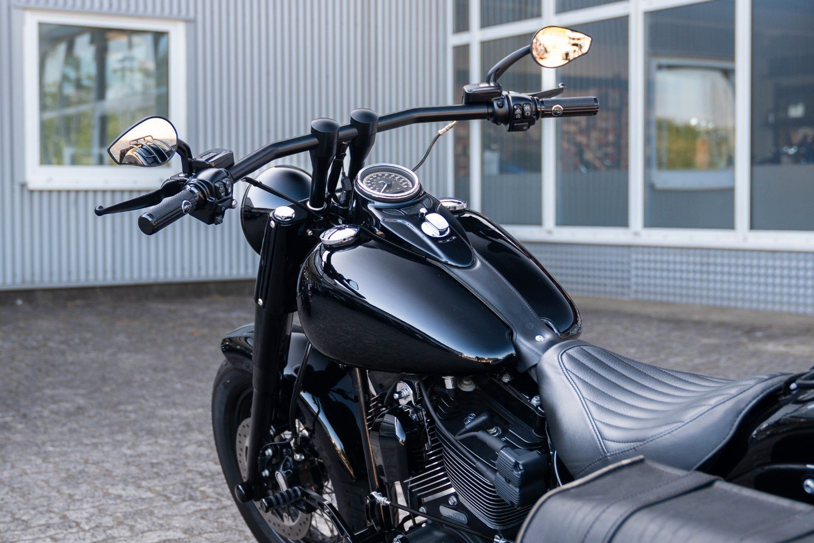 Fahrzeugabbildung Harley-Davidson FLSS SOFTAIL SLIM S 110 cui - Jekill & Hyde